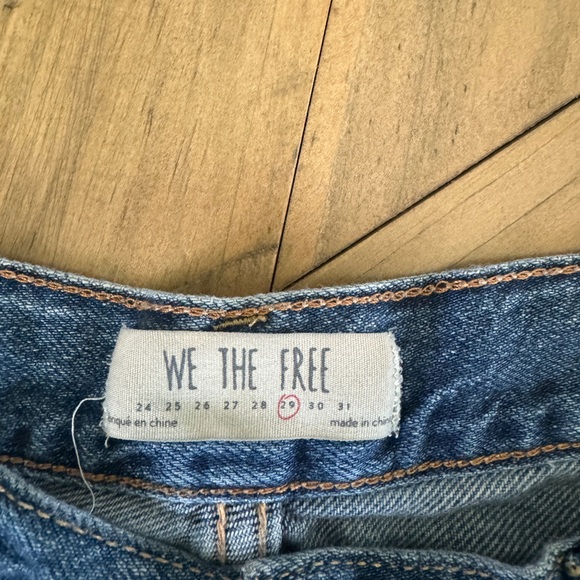 We The Free Size 29 Distressed Jean Shorts - Picture 3 of 3